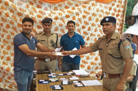 वेलडन विकासनगर पुलिस… क्षेत्रों में खोए  8 लाख के कुल 40 मोबाइल फोन बरामद कर उनके स्वामियों को किये सुपुर्द ।