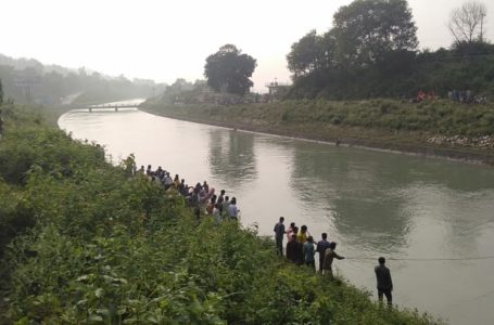 देखते ही देखते उत्तराखंड के शक्ति नहर में जा डूबी कार ।