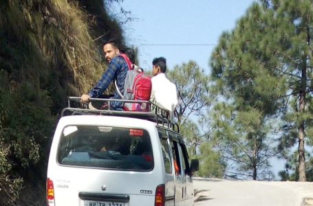 दिवाली पर अतिरिक्त बसें न चलने तथा मौजूदा बसें भी आधा दिन बंद रहने से यात्री परेशान ।