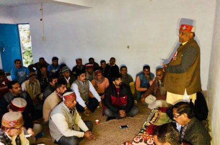 संविधान दिवस पर पांवटा भाजपा  ने कार्यकर्ताओं को बताए संविधान के मौलिक अधिकार ।