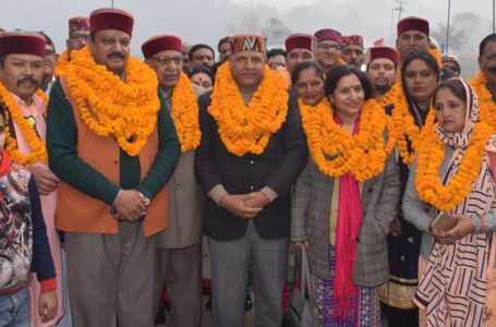 कौलांवाला भूड़-लवासा चौकी सड़क का निर्माण कार्य अंतिम चरण पर डॉ0 बिंदल ने लिया मौके पर जाकर विकास कार्यों का जायजा