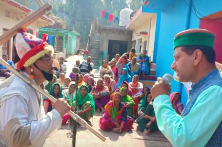 फोक मीडिया कार्यक्रम से दी कल्याणकारी योजनाओं की जानकारी ।