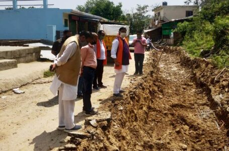 नाहन क्षेत्र में भाजपा ने बांटे 15 हजार सेनिटाईजर, 30 हजार फेस कवर-डा. बिन्दल