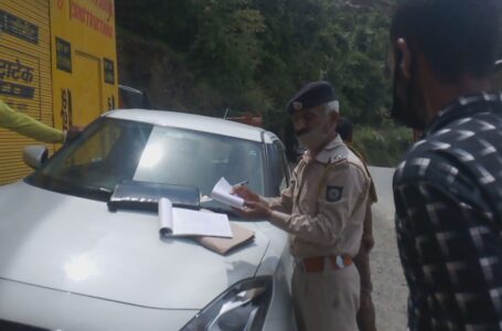 नाके पर रोके न रुकने वाले ट्रकों का पीछा कर संगड़ाह पुलिस ने किए चालान