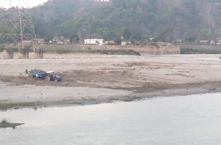 हिमाचल और उत्तराखंड राज्य में यमुना नदी क्षेत्र में सीमा निर्धारण नहीं होने से दिक्कतें,माँ यमुना नदी में दिन रात धड़ल्ले से हो रहा अवैध खनन