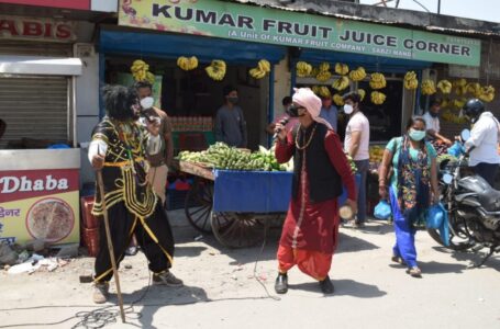 कोविड का टीका लगाना है, कोरोना को हराना है सूचना एंव जन सम्पर्क विभाग के कलाकारों ने दिया यह संदेश