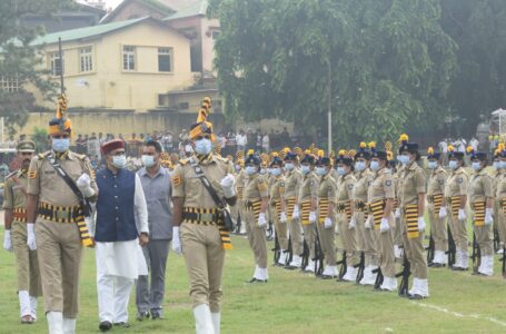 75वें स्वतंत्रता दिवस पर नाहन में आयोजित जिला स्तरीय समारोह में उद्योग मंत्री ने ध्वजा रोहण कर ली परेड़ की सलामी