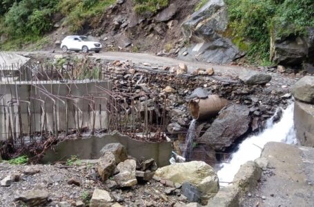 कंडा नाला पर पुल निर्माण का शेष कार्य विभाग द्वारा अब तक शुरू नही करवाया