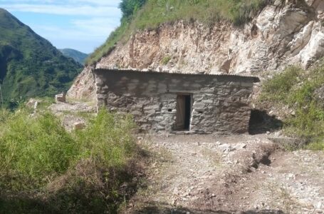 यातायात बहाल न होने पर ग्रामीणों ने दी भूख हड़ताल की चेतावनी