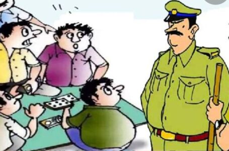 पुलिस ने जुआ खेलते 8 लोग को नकदी के साथ किया गिरफ्तार