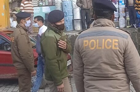 बिगड़ैल चालकों पर पुलिस ने कसी नकेल ,3 दिन में हुए तीन दर्जन चालान