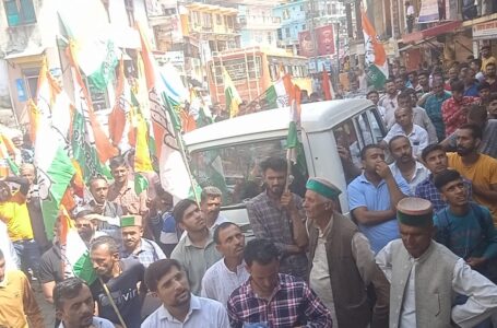 MLA की मौजूदगी मे मुख्य बाजार तक Rally निकाल की सरकार के खिलाफ नारेबाजी