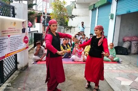 विकास की राह पर, क्षितिज की ओर हिमाचल गीत से सरकार की योजनाओं का किया गुणगान