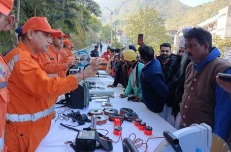 राष्ट्रीय आपदा मोचन बल (एनडीआरएफ) टीम द्वारा बडू साहिब में एक दिवसीय आपदा जागरूकता कार्यक्रम आयोजित