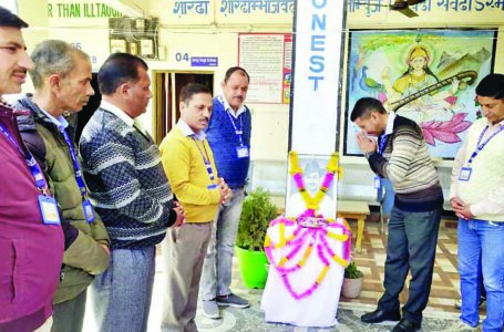 अध्यापकों ने शहीदी दिवस पर भगत सिंह, राजगुरु व सुखदेव के बलिदान को किया याद