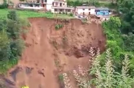 खड्ड में बाढ़ व Landslide से बेघर हो रहे नलेंडी  के ग्रामीणों को नही मिली Immediate Relief