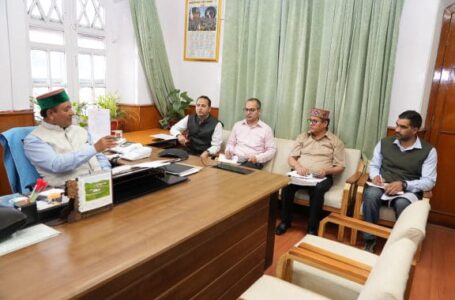 राजस्व मंत्री ने अत्यधिक बाढ़ प्रभावित ज़िलों में राहत उपायों में तेज़ी लाने के निर्देश दिए